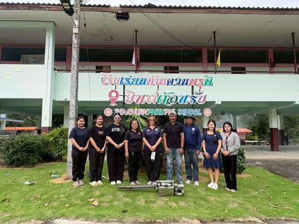 ดร.เสกสรร ริยาพันธ์ นายกเทศมนตรีตำบลควนศรี มอบหมายให้เจ้าหน้าที่งานสาธารณสุขและสิ่งแวดล้อม ดำเนินการป้องกันและเฝ้าระวังการเกิดไข้เลือดออกโดยการฉีดพ่นหมอกควันโรงเรียนในพื้นที่เทศบาลฯได้แก่ โรงเรียนบ้านควนพรุพี โรงเรียนวัดควรศรี และโรงเรียนบ้านควนมหาชัย￼ เพื่อเตรียมความพร้อมในการเปิดภาคเรียน ￼#เทศบาลตำบลควนศรี_นายกเทศมนตรีตำบลบลควนศรี #งานสาธารณสุข #งานประชาสัมพันธ์