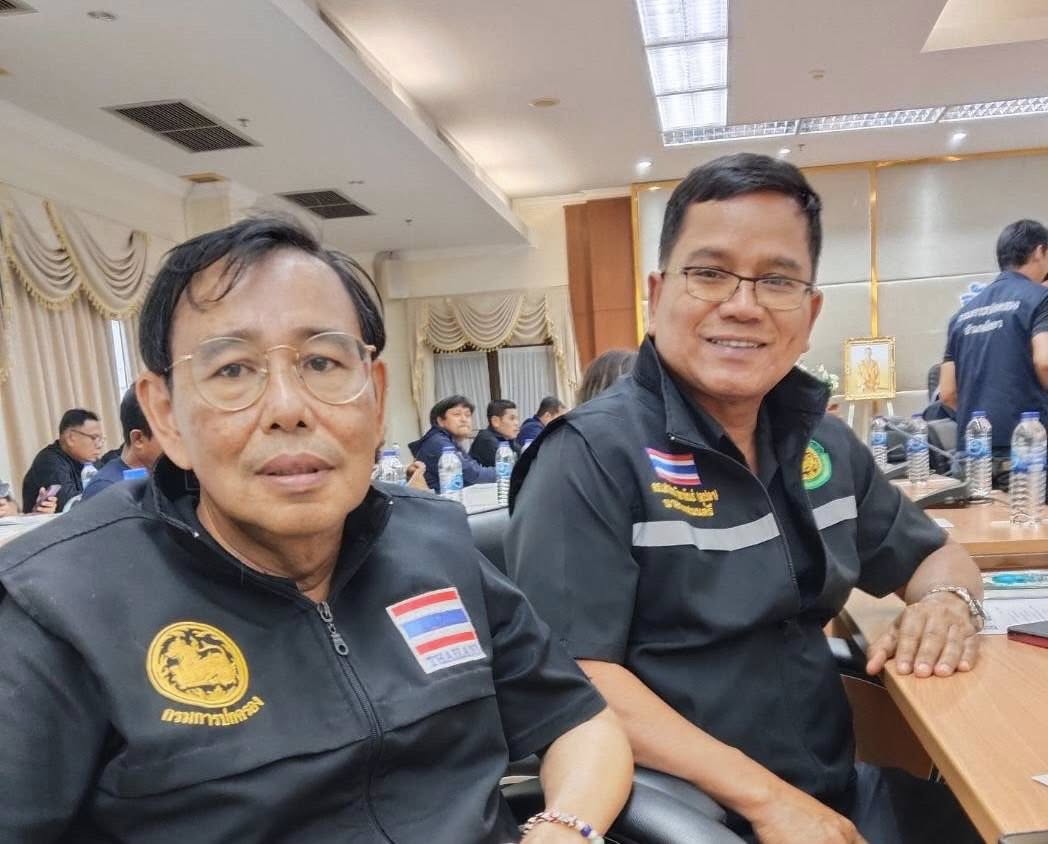 วันที่ 27 พฤศจิกายน 2568 เวลา 13:30 น. ดร. เสกสรร ริยาพันธ์ นายกเทศมนตรีตำบลควนศรี นายธีรพงษ์ จันทบูรณ์ รองนายกเทศมนตรีฯ และนายยุทธฉัตร ศฤงคาร กำนันตำบลควนศรี ร่วมประชุมชี้แจงแนวทางการให้ความช่วยเหลือผู้ประสบภัยในช่วงฤดูฝน ปี พ.ศ. 2568 เพื่อชี้แจงแนวทางการให้ความช่วยเหลือผู้ได้รับผลกระทบจากอุทกภัย ปี 2568 ตามมติคณะรัฐมนตรี เมื่อวันที่ 18 พฤศจิกายน 2568 ณห้องประชุมเมืองคนดี ชั้น 5 ศาลากลางจังหวัดสุราษฎร์ธานี (หลังใหม่) อำเภอเมือง จังหวัดสุราษฎร์ธานี
