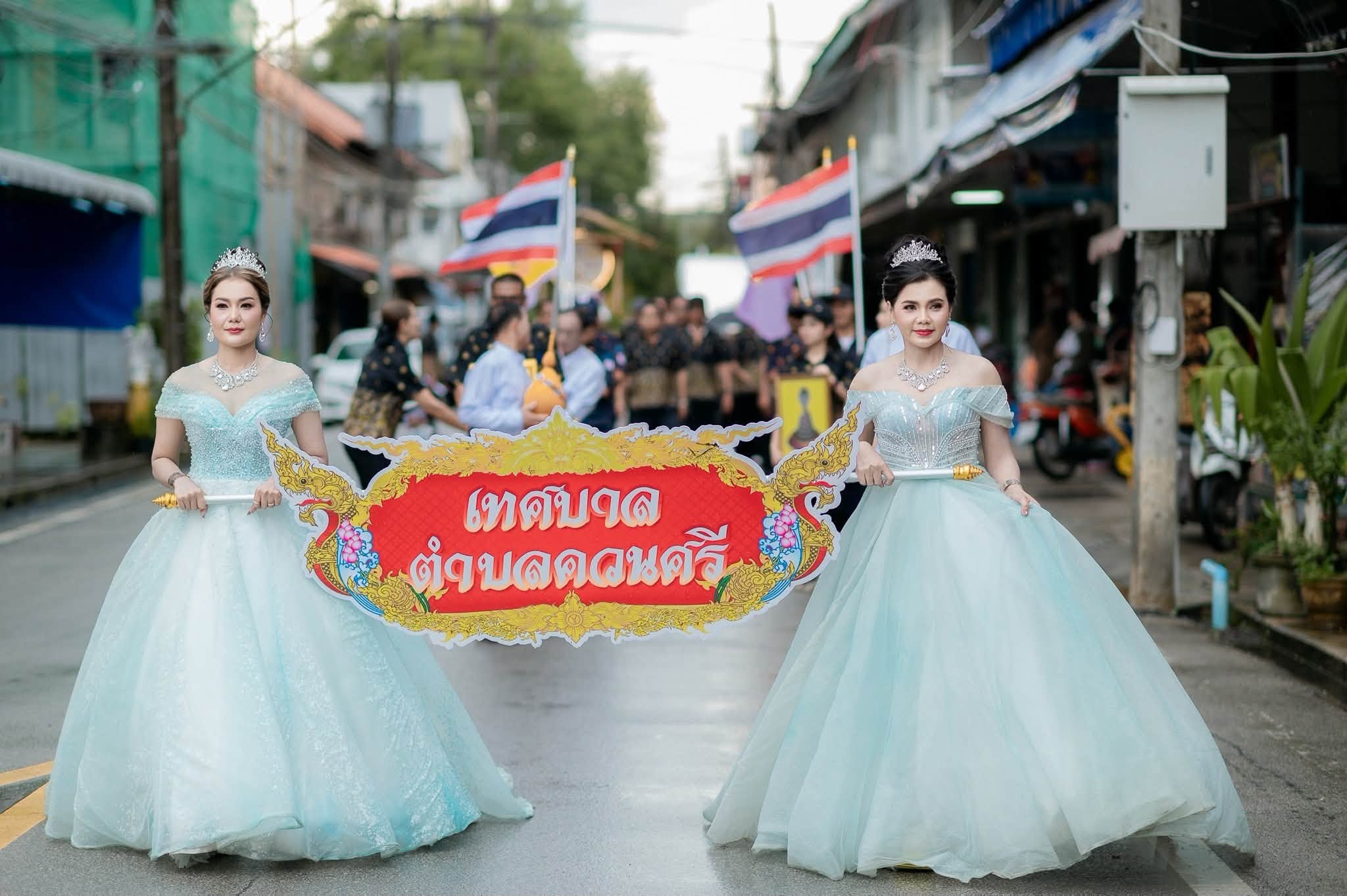 📌 บรรยากาศการเดินขบวนรถพฤษชาติเทศบาลตำบลควนศรี “เทศกาลเงาะโรงเรียนนาสาร (GI) สุราษฎร์ธานี ครั้งที่ ๓๔ วันที่ ๒๓ กรกฎาคม ๒๕๖๙ ”