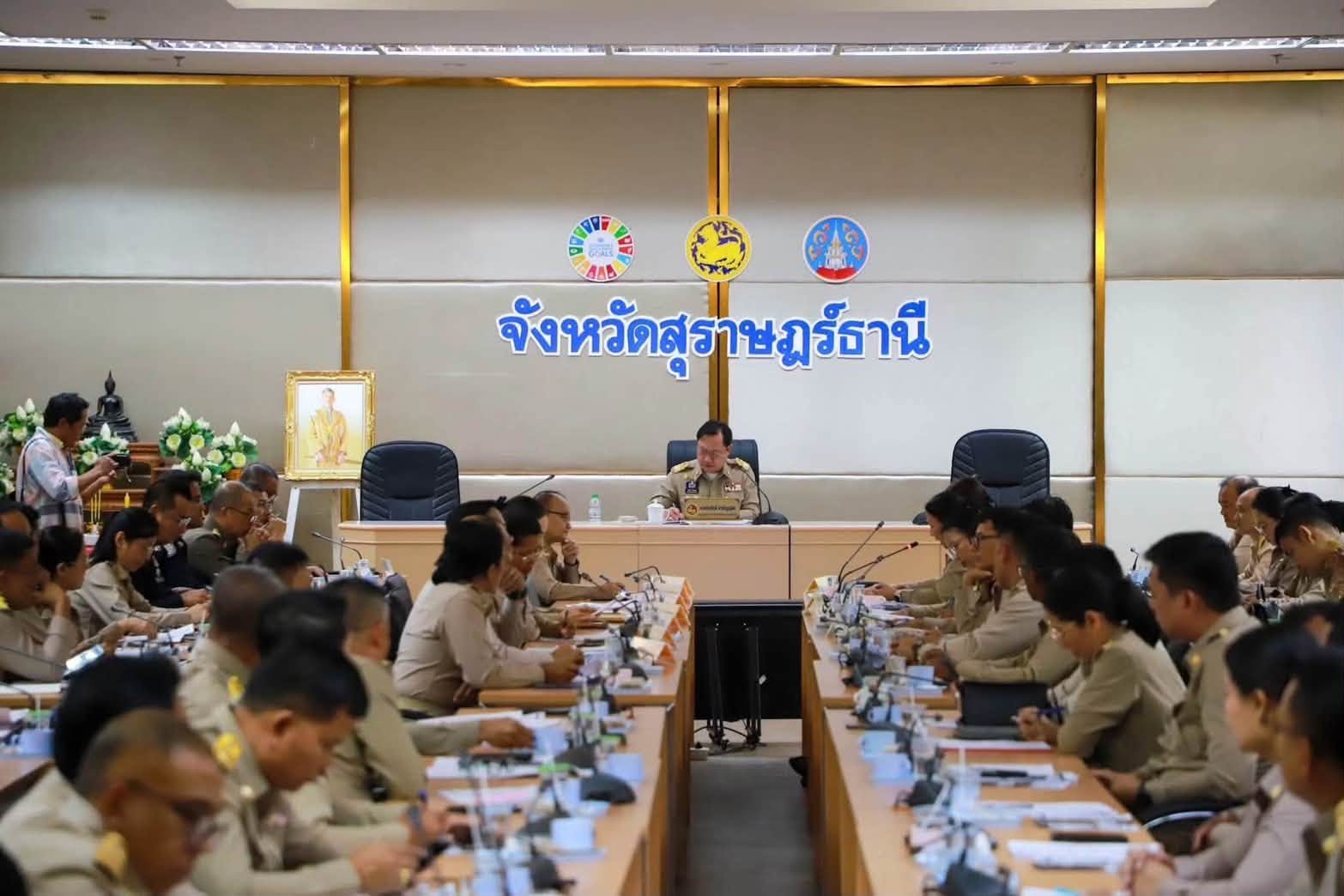 🗓️ วันจันทร์ที่ 17 สิงหาคม 2569 เวลา 09.30 น.
🍃 ดร.เสกสรร ริยาพันธ์ นายกนายกเทศมนตรีตำบลควนศรี พร้อมด้วยนายไวพจน์  เพ็ชรศรี หัวหน้าสำนักปลัด เข้าร่วมการประชุมผู้บริหารองค์กรปกครองส่วนท้องถิ่น และปลัดองค์กรปกครองส่วนท้องถิ่น ครั้งที่ 2/2569
 📍ณ ห้องประชุมเมืองคนดี ชั้น 5 ศาลากลางจังหวัดสุราษฎร์ธานี